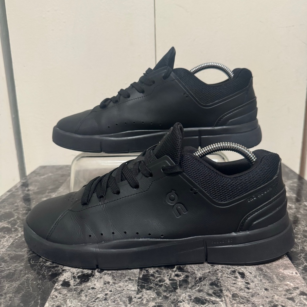 ON The Roger Advantage Mens Size  9 Shoes All Black Casual Tennis Sneakers EUC - Picture 2 of 14